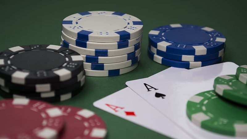 Menerka Kartu Permainan Judi Casino Dragon Tiger Dengan cara Pas